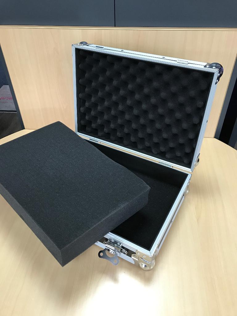 Degelijke, universele foamcase flightcase plukschuim koffer., Ophalen of Verzenden, Nieuw, Overige instrumenten, Flightcase