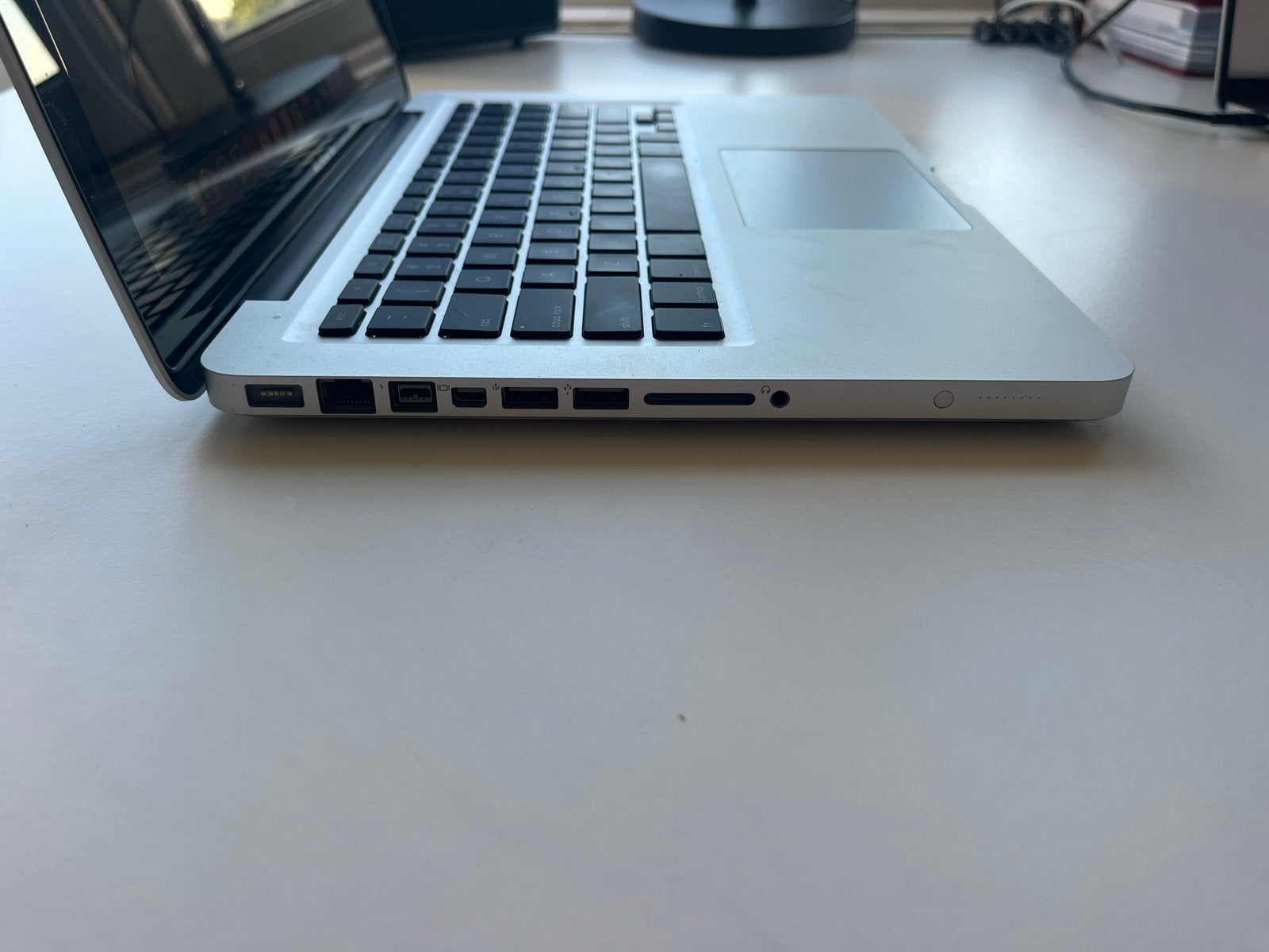 MacBook Pro A1278 inclusief lader - Gebruikt en functioneel, Computers en Software, Apple Macbooks, Gebruikt, 256 GB, 2 tot 3 Ghz
