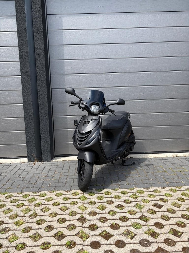 Piaggio zip brom iget 2019, Fietsen en Brommers, Scooters | Piaggio, Zo goed als nieuw, Zip, Maximaal 45 km/u, Benzine, Ophalen