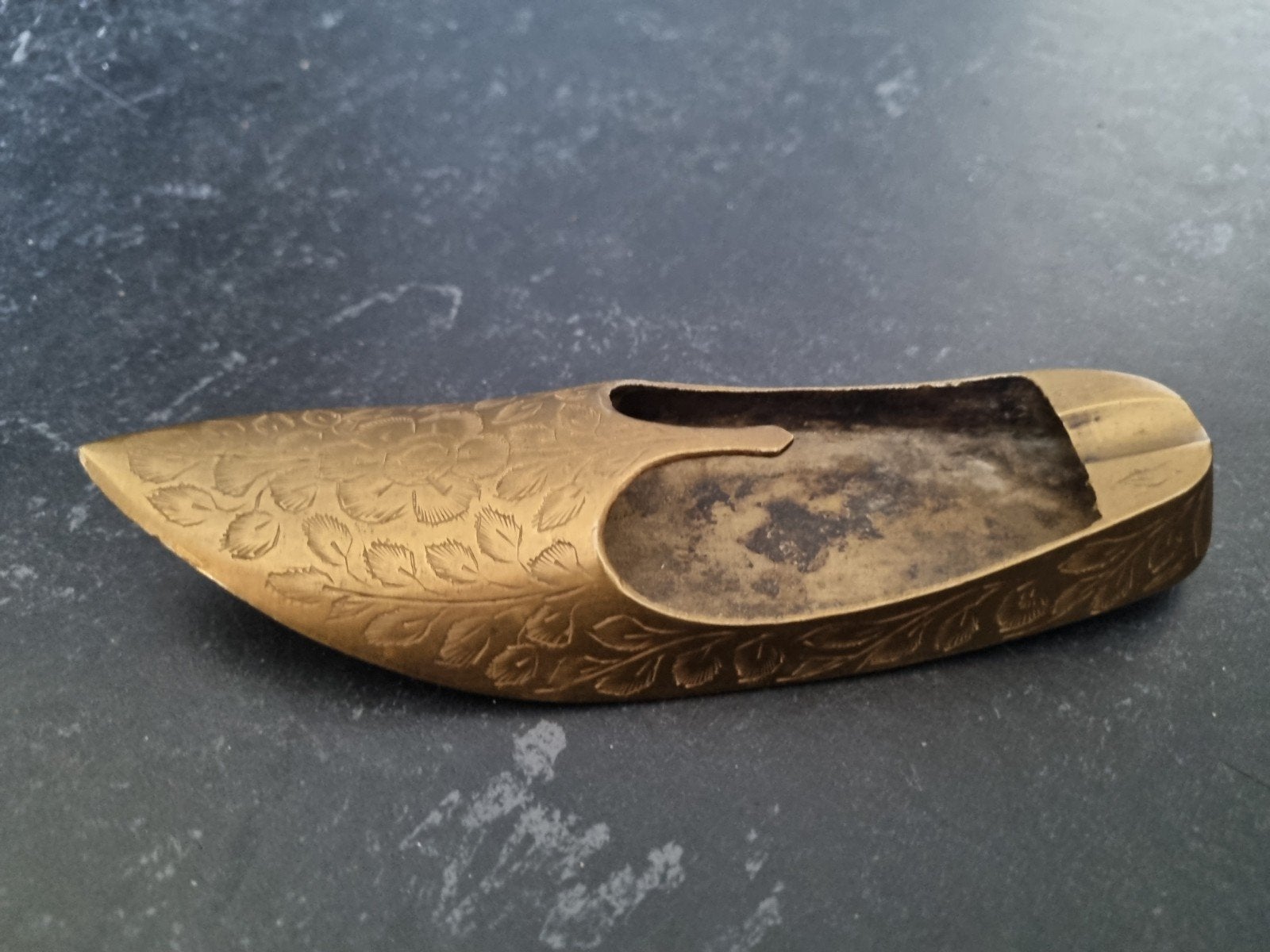 Vintage Koperen Schoen Asbak met Bloemenpatroon, Antiek en Kunst, Antiek | Koper en Brons, Ophalen of Verzenden, Koper