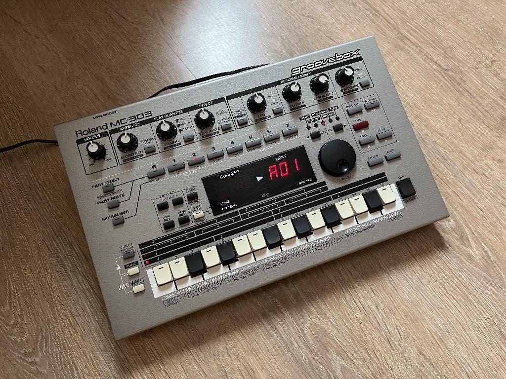 MC 303 Roland drumcomputer in zeer nette staat, Muziek en Instrumenten, Ophalen of Verzenden, Zo goed als nieuw, Roland