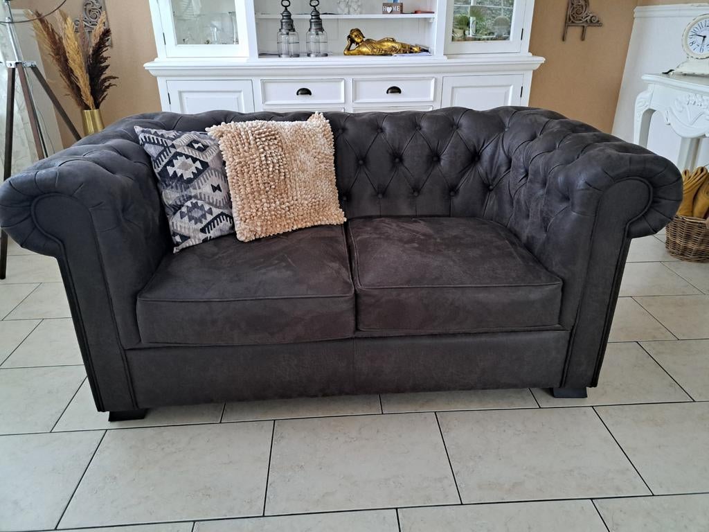 Te koop 3 maal 2 tweezitsbankjes chestherfield look, Huis en Inrichting, Banken | Bankstellen, Ophalen, 150 tot 200 cm, Tweepersoons