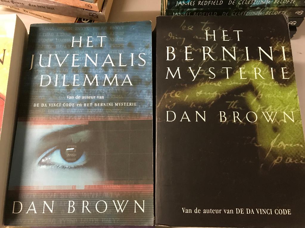 Dan Brown James Redfield Simon Cox boeken Zie lijst + DVD, Boeken, Ophalen of Verzenden, Gelezen, Dan Brown, Wereld overig