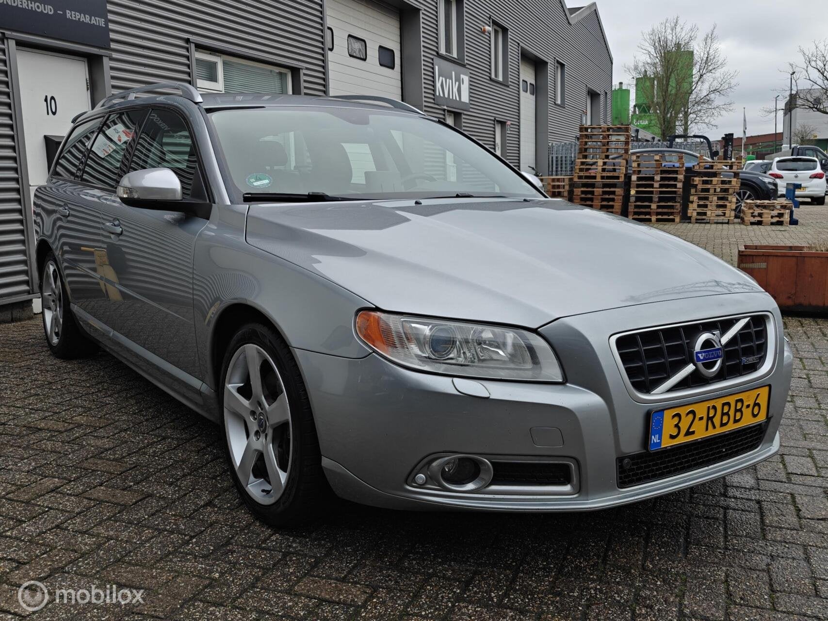 Volvo V70 2.0T 203pk H6 R-Design Navi Volleder Trekhaak PDC, Auto's, 1800 kg, 4 cilinders, Handgeschakeld, Automatische klimaatregeling