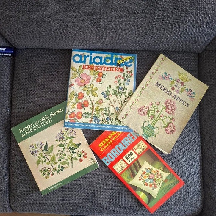 4 Borduurboekjes voor de liefhebber (Vintage), Hobby en Vrije tijd, Ophalen of Verzenden, Zo goed als nieuw, Patroon