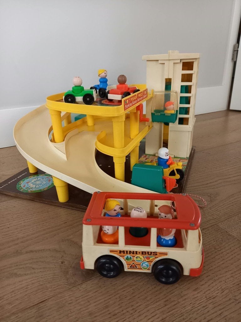 Vintage Fisher Price parkeergarage parking ramp nr 930, Ophalen of Verzenden, Gebruikt, Speelset, Met geluid