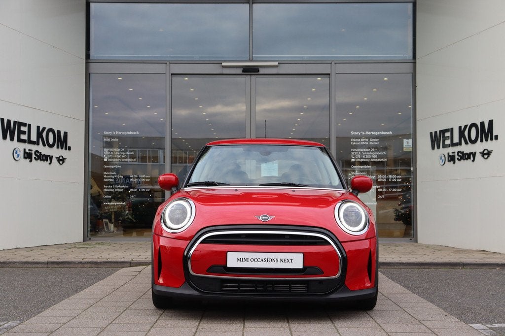 MINI Hatchback Classic Automaat / Sportstoelen / LED / Cruis, Auto's, Mini, Gebruikt, 4 stoelen, Leder en Stof, Bedrijf