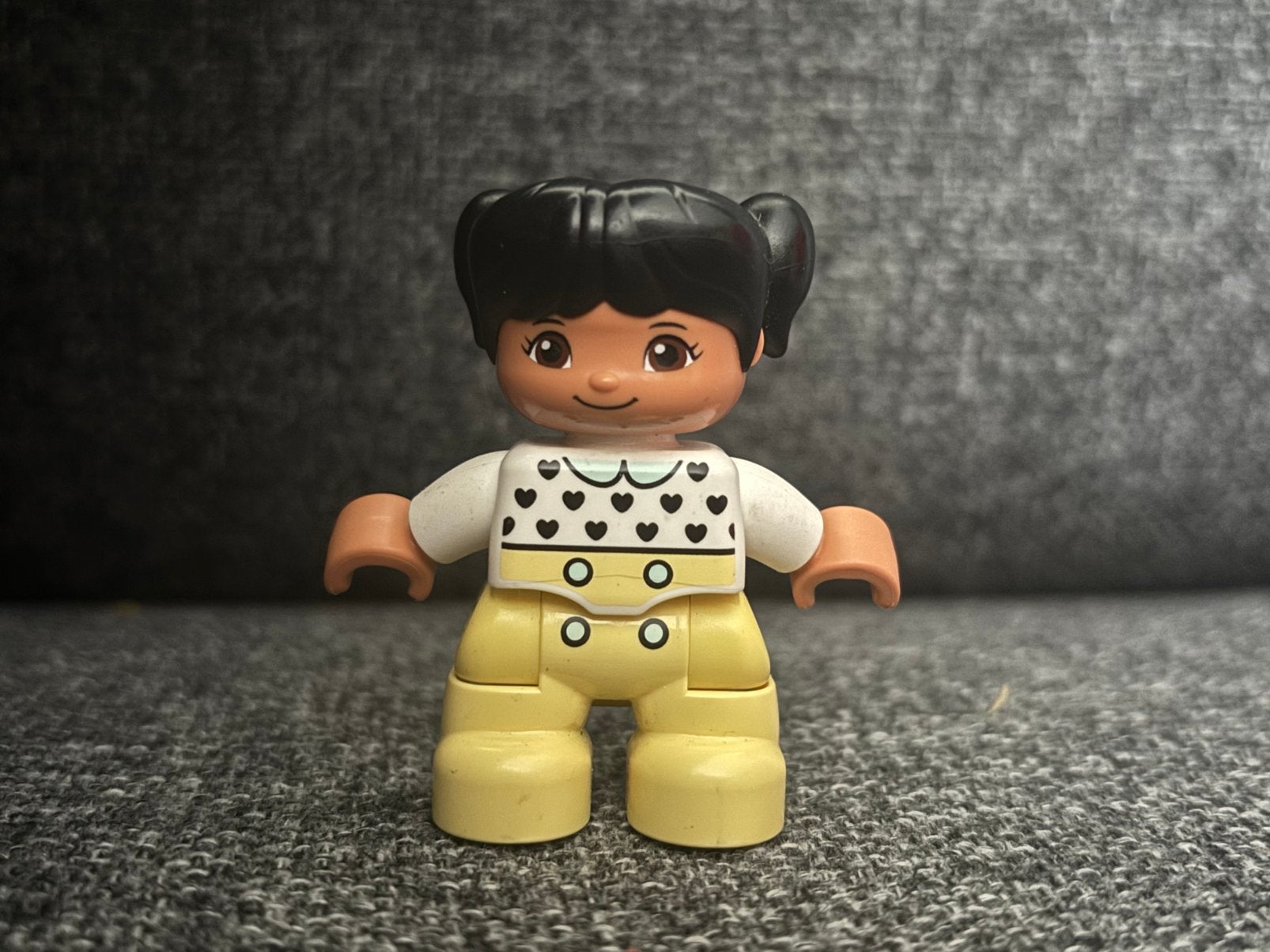 Duplo poppetje kind meisje met zwart haar, Aastvej 1, 7190 Billund, Denemarken, Product.compliance@LEGO.com, Ophalen of Verzenden