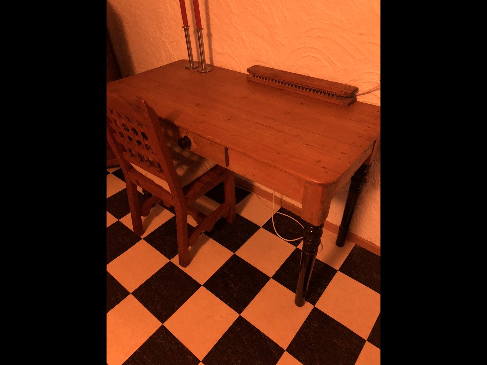 Zeer oude grenen side table., Ophalen