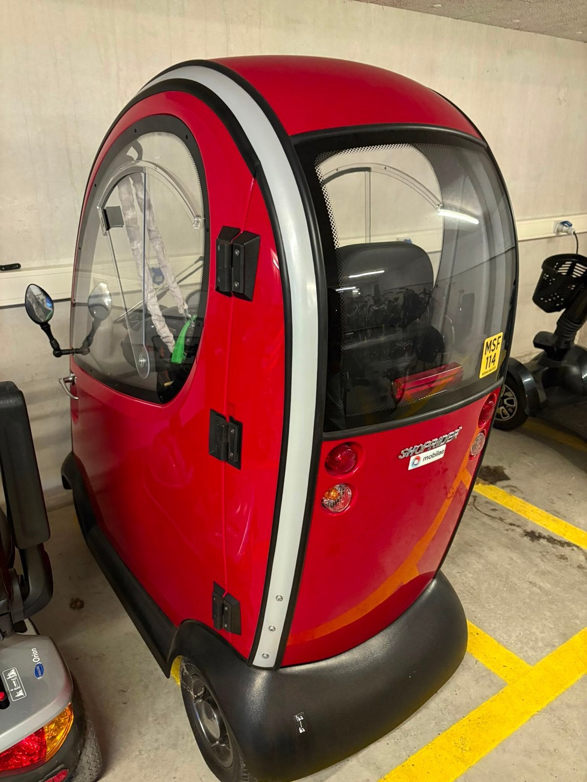Rode Shoprider overdekte scootmobiel, Ophalen, 46 km of meer, Shoprider, 16 km/u of meer