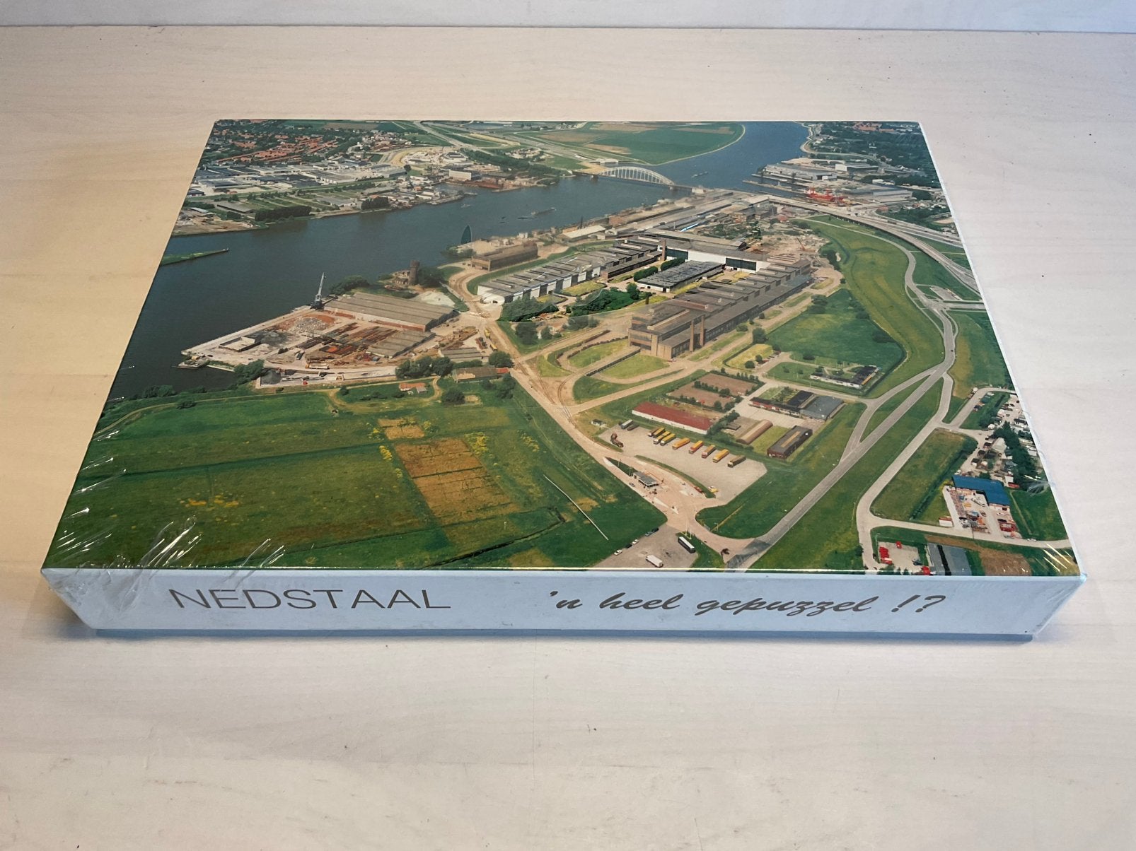 NEDSTAAL ‘n heel gepuzzel !? Jaren zeventig, Hobby en Vrije tijd, Denksport en Puzzels, Ophalen of Verzenden, 500 t/m 1500 stukjes