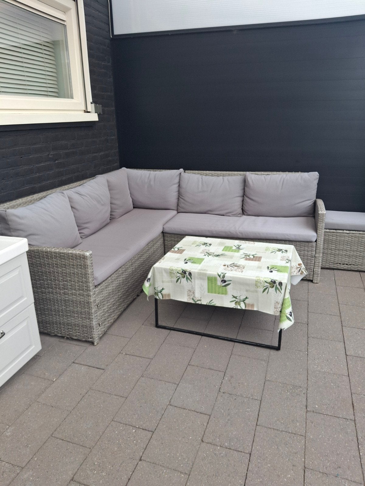 Loungebank Wicker Grijs met Kussens en Bijzettafel, Tuin en Terras, Ophalen, 5 zitplaatsen, Gebruikt, Bank