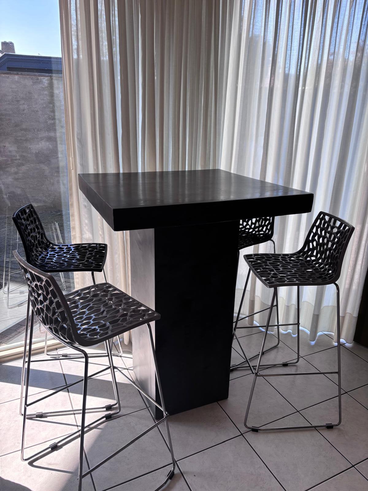 Bar tafel met 4 krukken., Ophalen, Zo goed als nieuw
