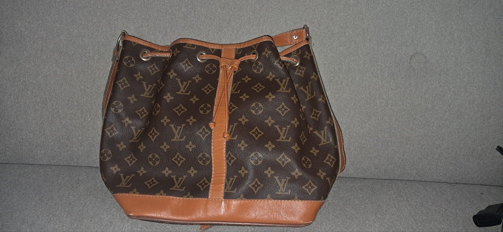 Louis Vuitton Saumur Monogram Schoudertas, Ophalen of Verzenden