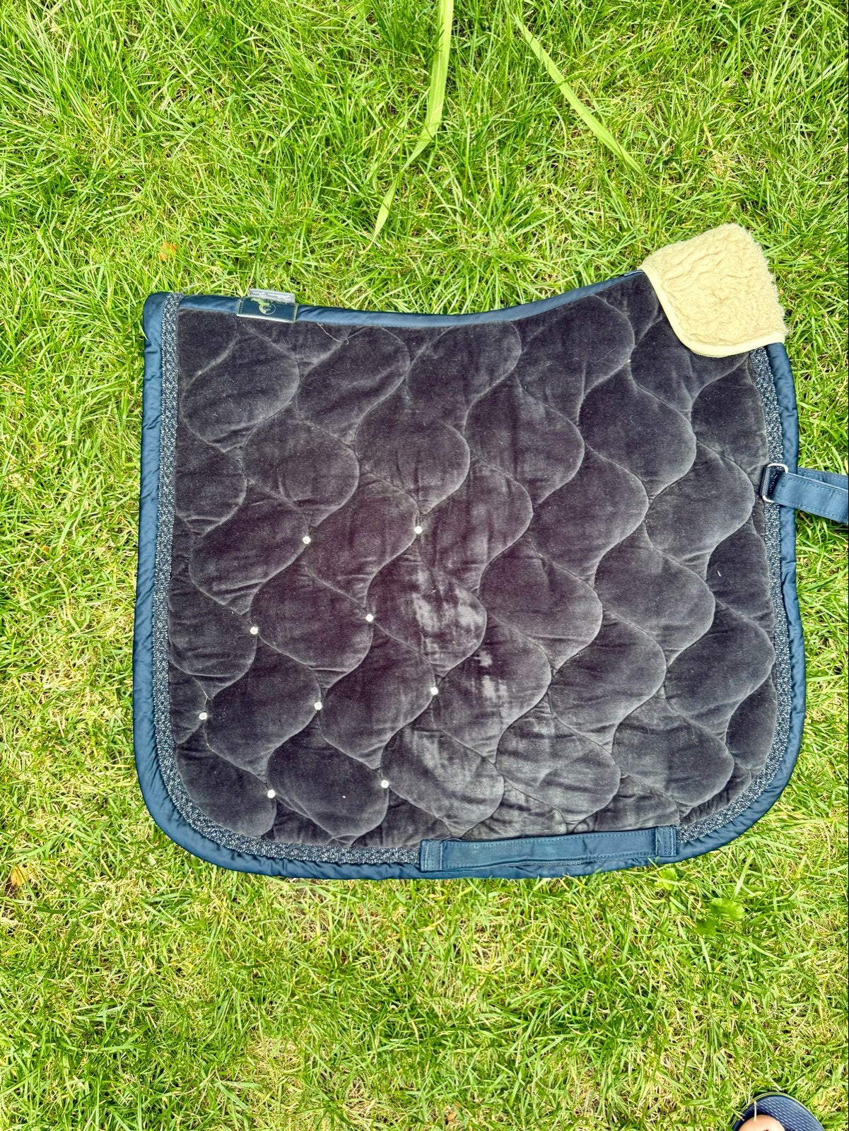 Dressuurdekje Eskadron Pony marine velvet, Dieren en Toebehoren, Anatomisch gevormd, Fluweel, Gebruikt, Dressuurdekje