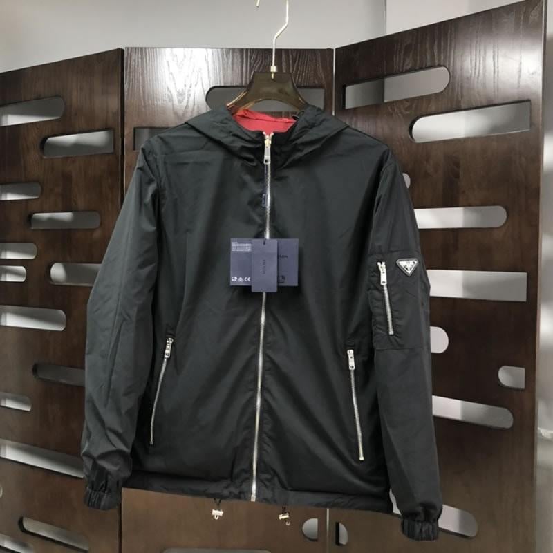 Prada Reversible Jas Zwart/Rood met Capuchon, Maat 52/54 (L), Zwart, Nieuw, Ophalen of Verzenden