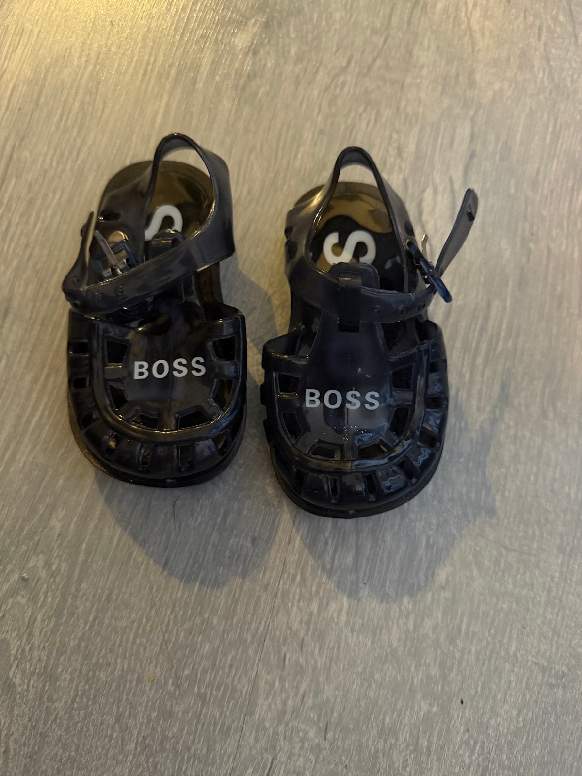 Nieuwe Hugo Boss watersandaaltjes, Ophalen of Verzenden, Nieuw, Jongetje of Meisje
