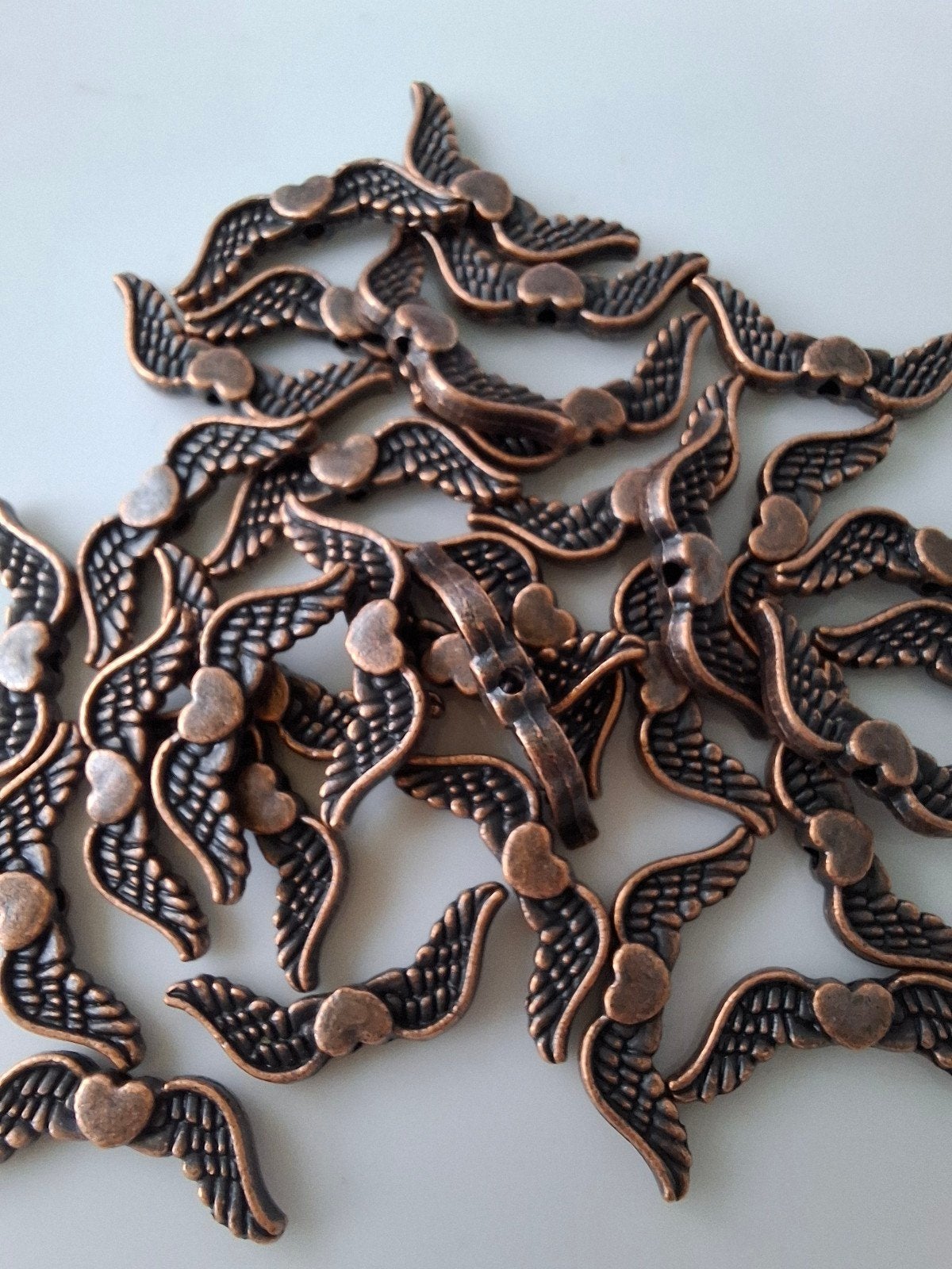 33 stuks vleugel kralen metaal brons hartjes, Hobby en Vrije tijd, Kralen en Sieraden maken, Kraal, -, -, Nieuw
