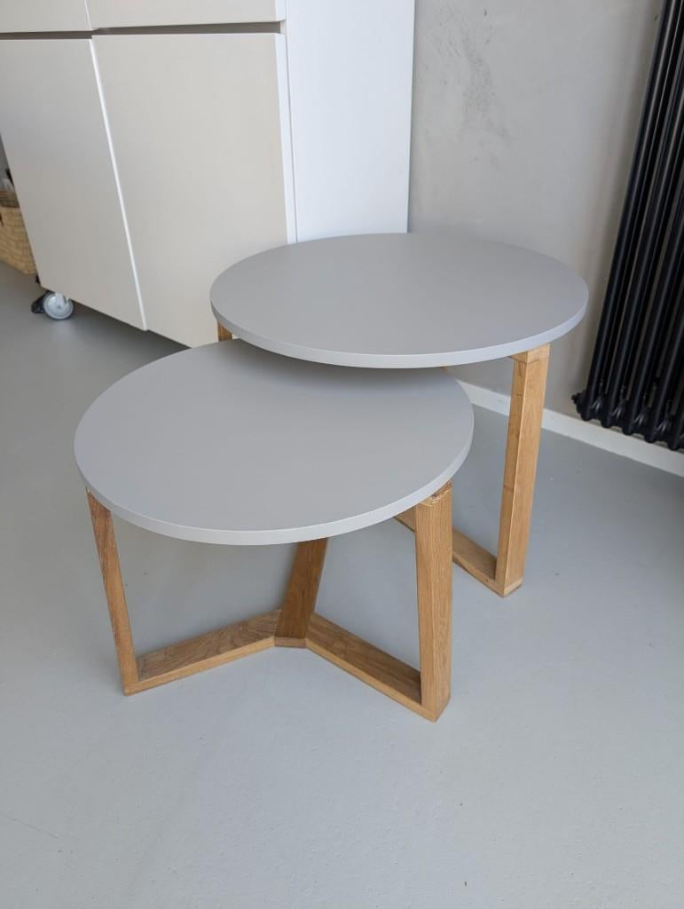 set van 2 bijzettafeltjes, Minder dan 55 cm, Rond, Zo goed als nieuw, Hout