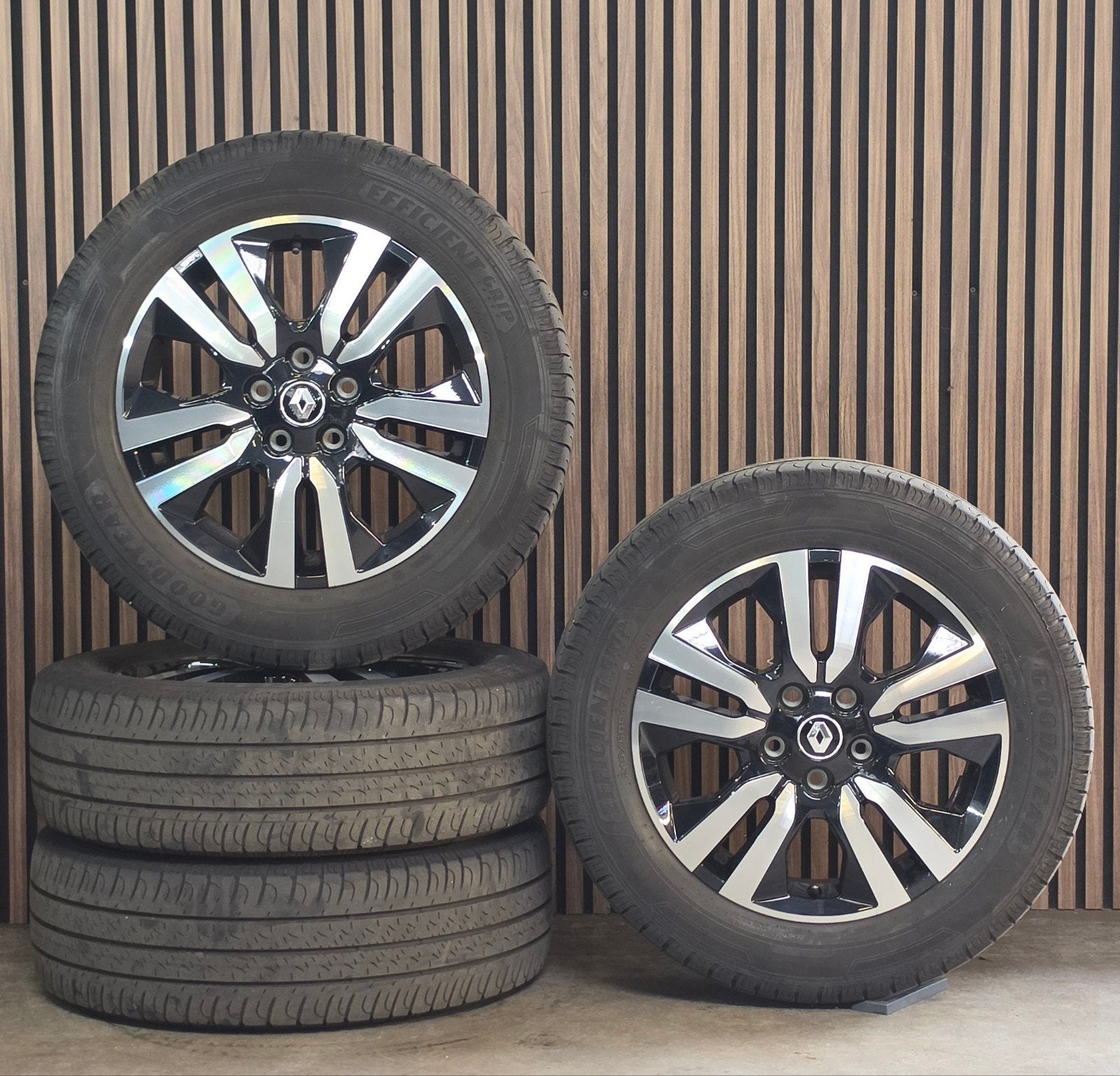Nette 17" Orig Renault TRAFIC Velgen+Goedebanden+Tpmsensor, Auto-onderdelen, Banden en Velgen, Ophalen, Banden en Velgen, 17 inch
