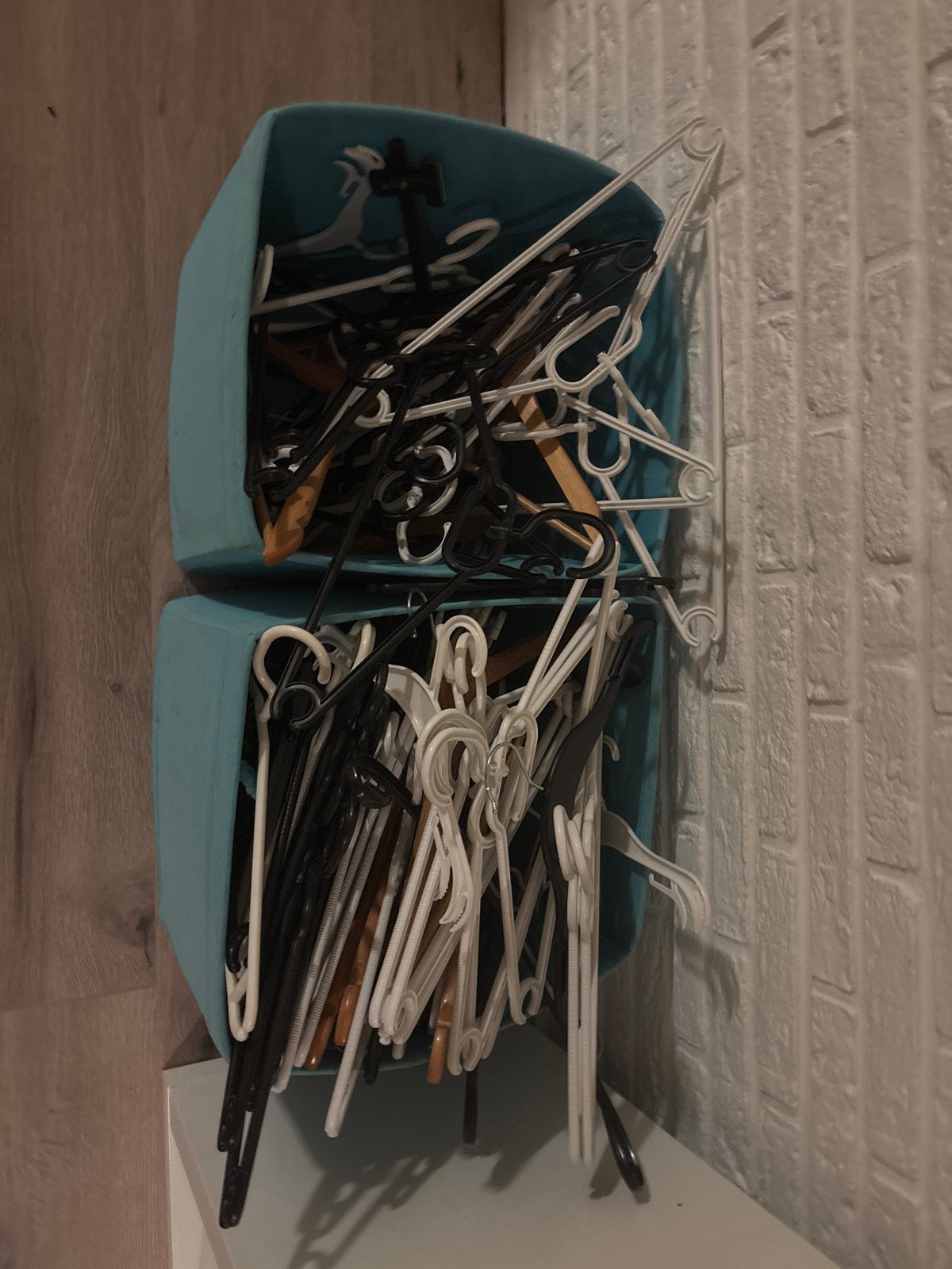 Diverse kledinghangers (plastic, hout, metaal), Ophalen, Gebruikt, Overige materialen, Kinderen en Volwassenen