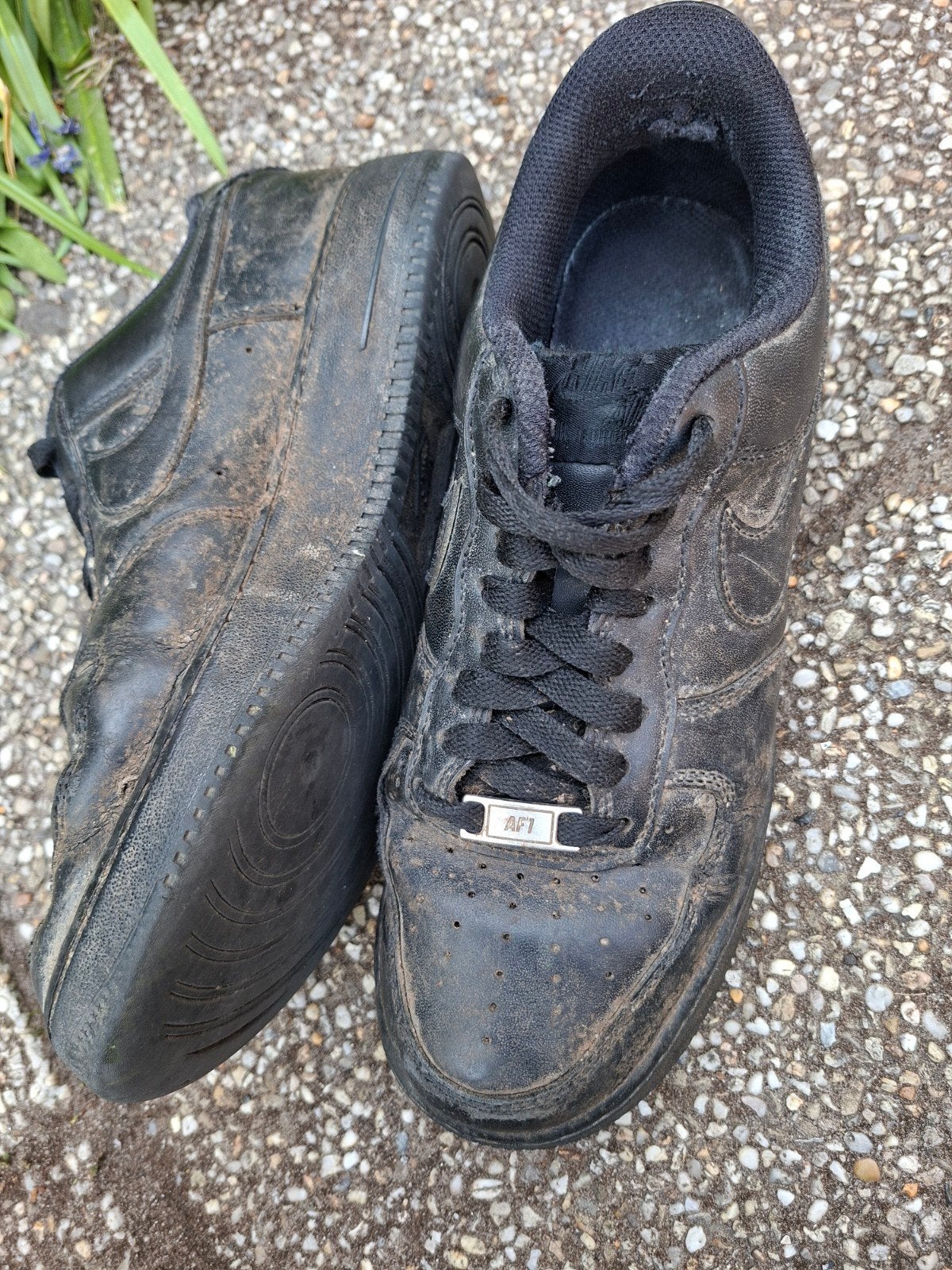 Afgetrapte airforces, Zwart, Nike, Ophalen of Verzenden, Sneakers of Gympen