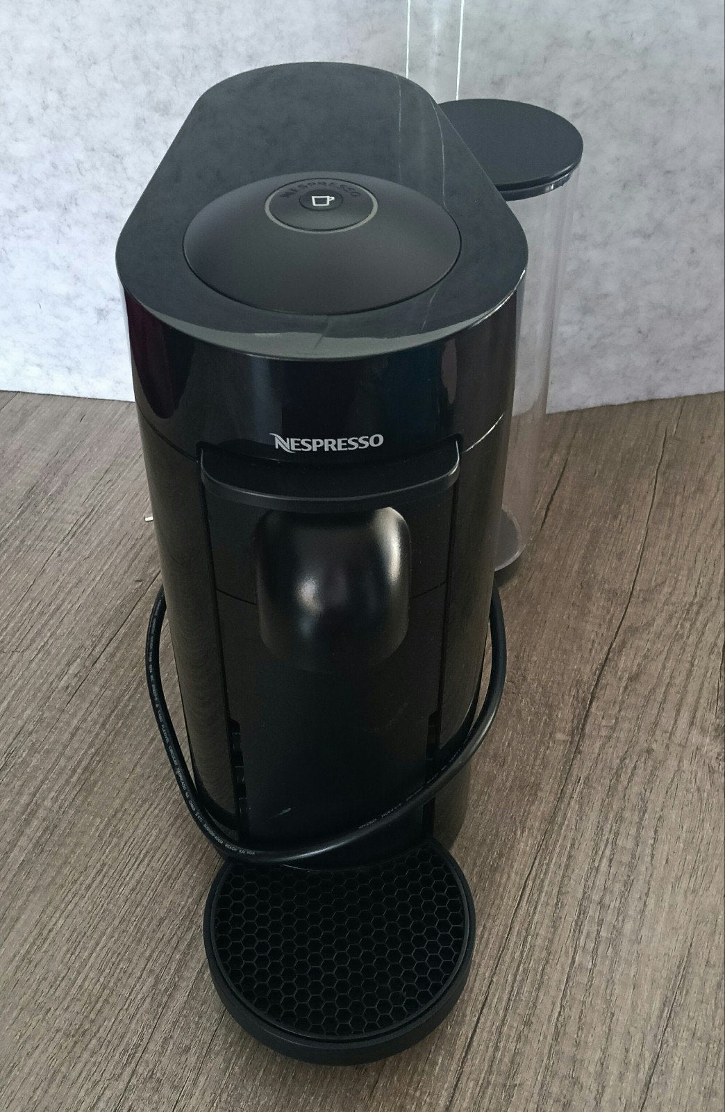 Nespresso Vertuo Next met 12 verpakkingen cups, Ophalen, Koffiemachine, Zo goed als nieuw, 1 kopje