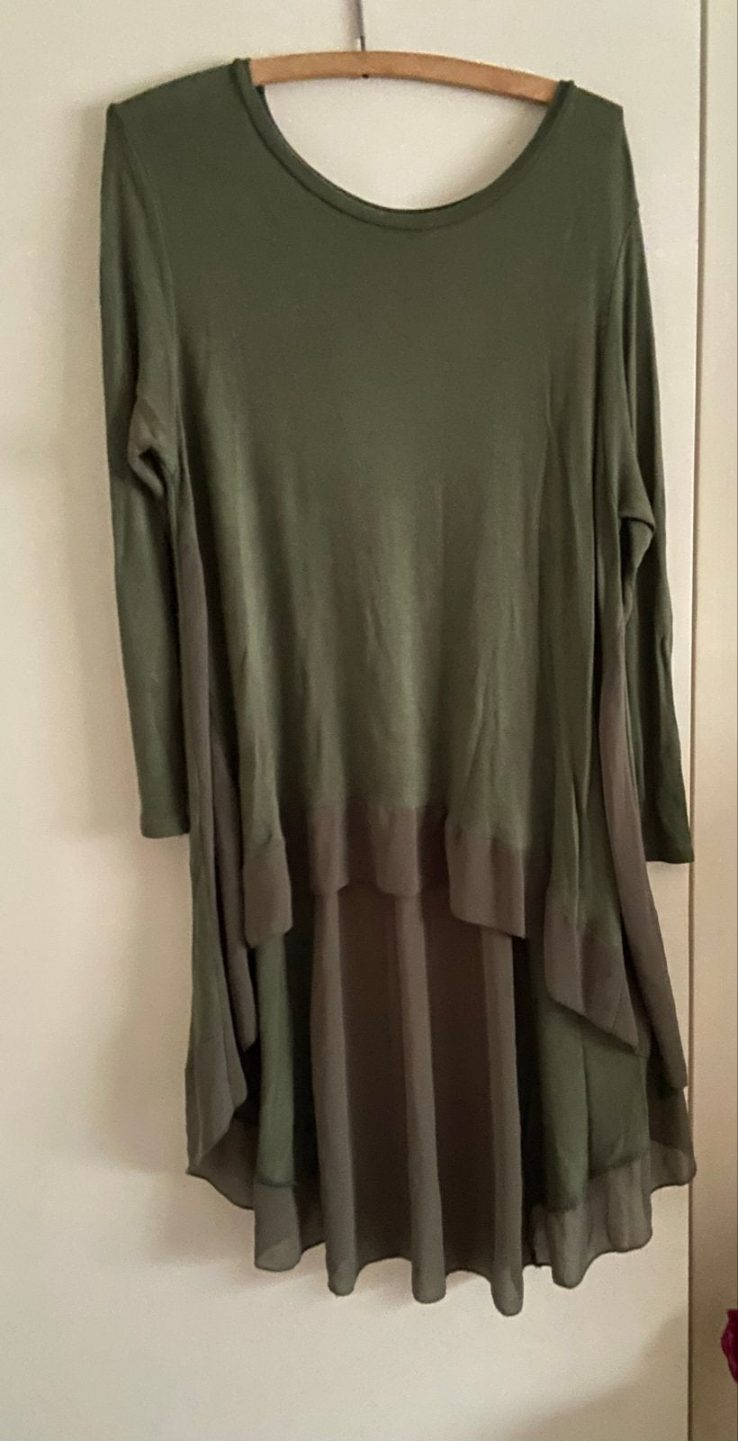 Groene tuniek met lange mouwen en chiffon detail, Ophalen of Verzenden, Zo goed als nieuw, Maat 42/44 (L), Groen