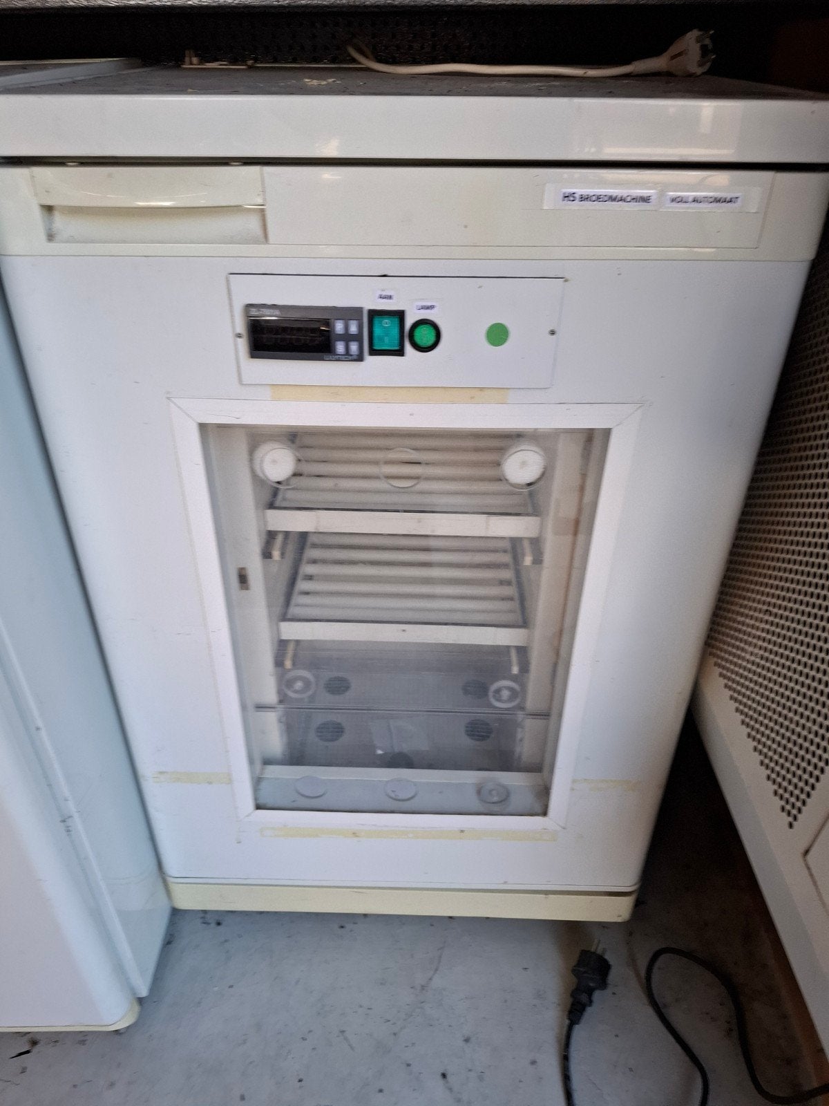 broedmachine met uitkomst machine, Ophalen, Broedmachine