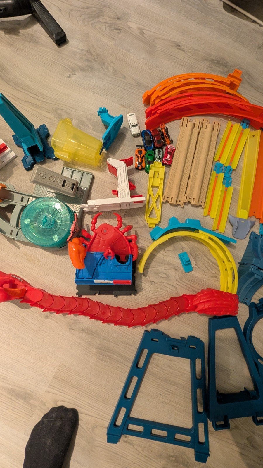 Grote Hot Wheels baan met veel extra's en auto's, Ophalen, Gebruikt