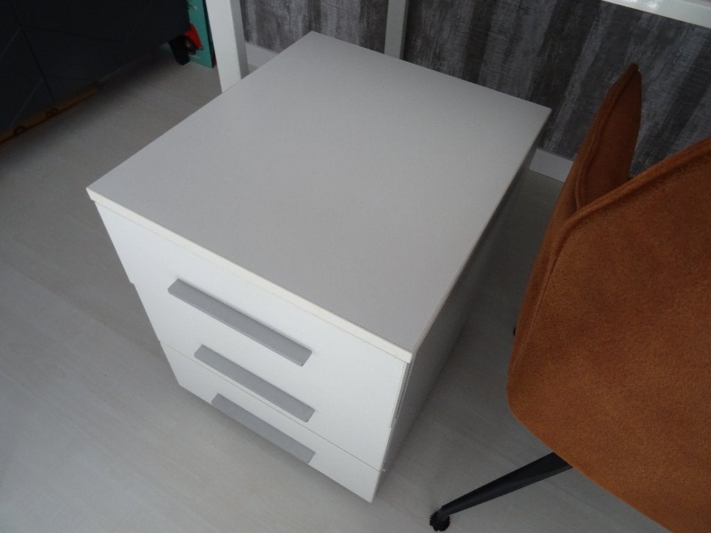 MOOIE LADENKAST OP WIELEN voor onder het BUREAU OP=OP, Ophalen, Minder dan 50 cm, Gebruikt, 3 of 4 laden