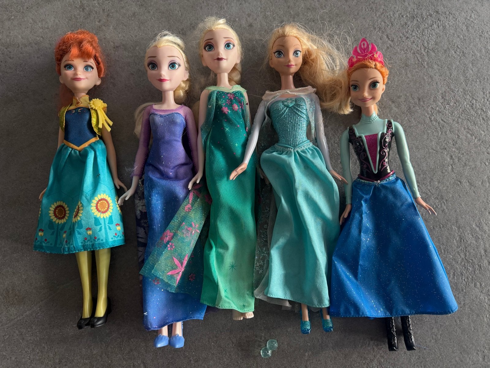 Frozen poppen Anna & Elsa - 5 stuks, Ophalen of Verzenden, Gebruikt, Overige typen