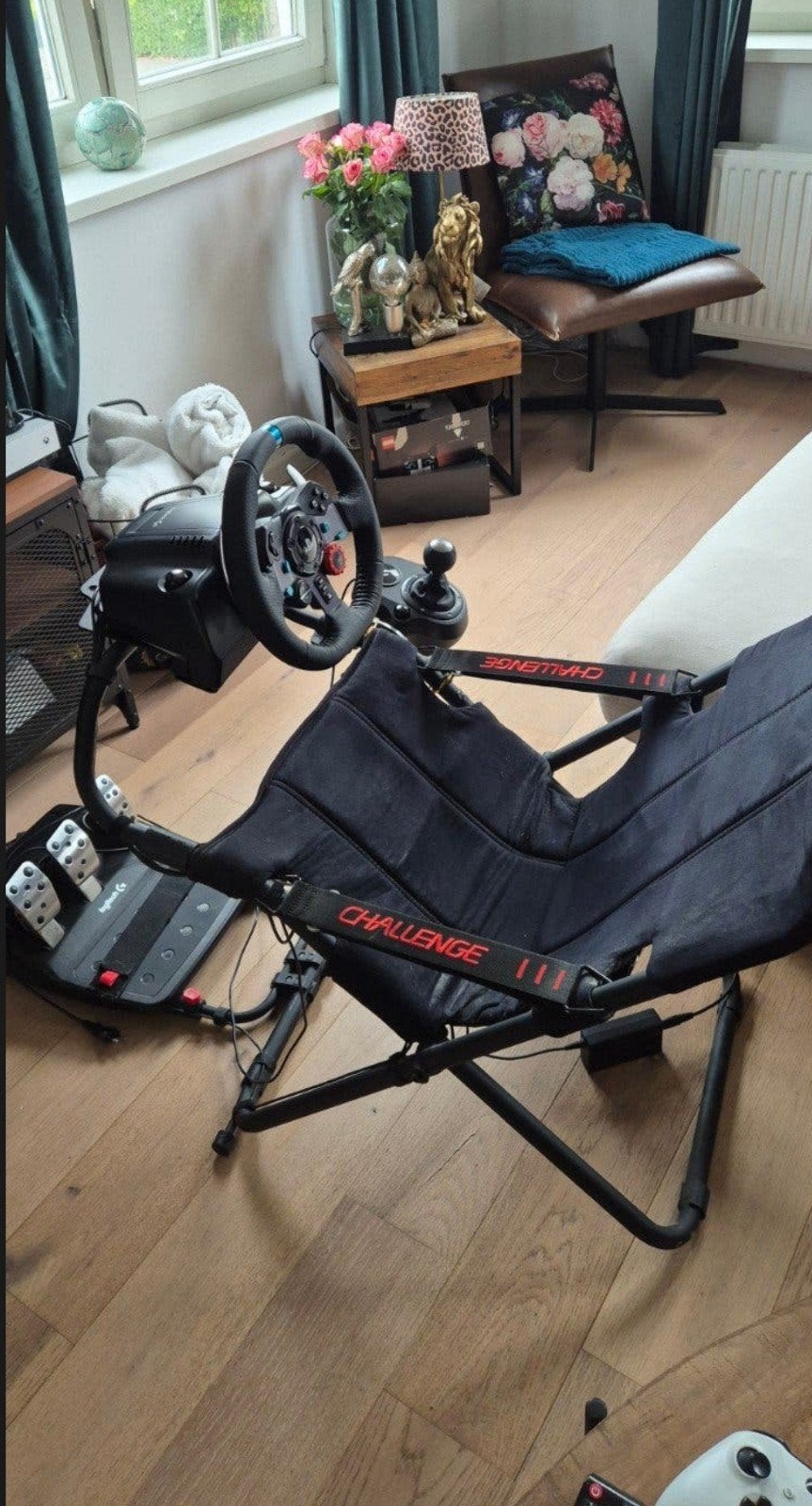 Foto 3 van Playseat Challenge met Logitech G29 racestuur en pedalen