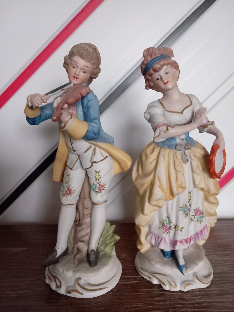 Biscuit porselein Dame en Cavalier met muziekinstrumenten 1, Verzamelen, Ophalen, Zo goed als nieuw, Mens