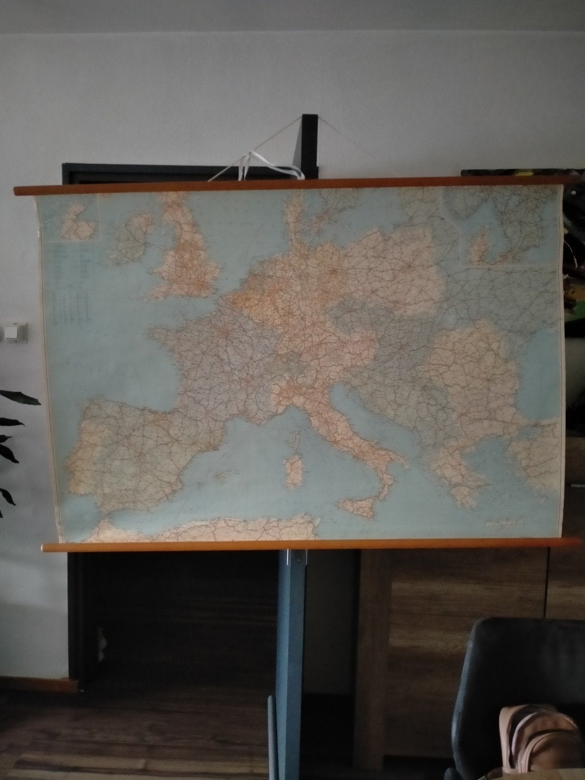 Oude landkaart v europa uit jaren 60, Ophalen of Verzenden, Aardrijkskunde