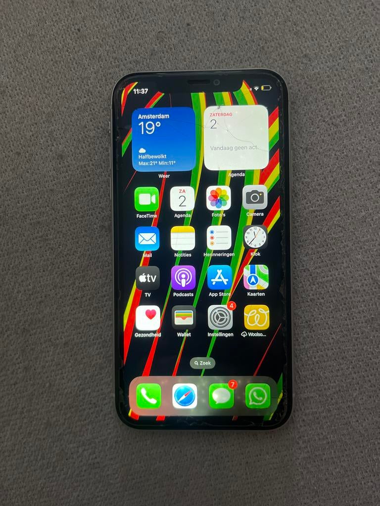 Gebarsten iPhone 11 - Werkt nog, batterij 75%, Telecommunicatie, Mobiele telefoons | Apple iPhone, Ophalen of Verzenden, Niet werkend
