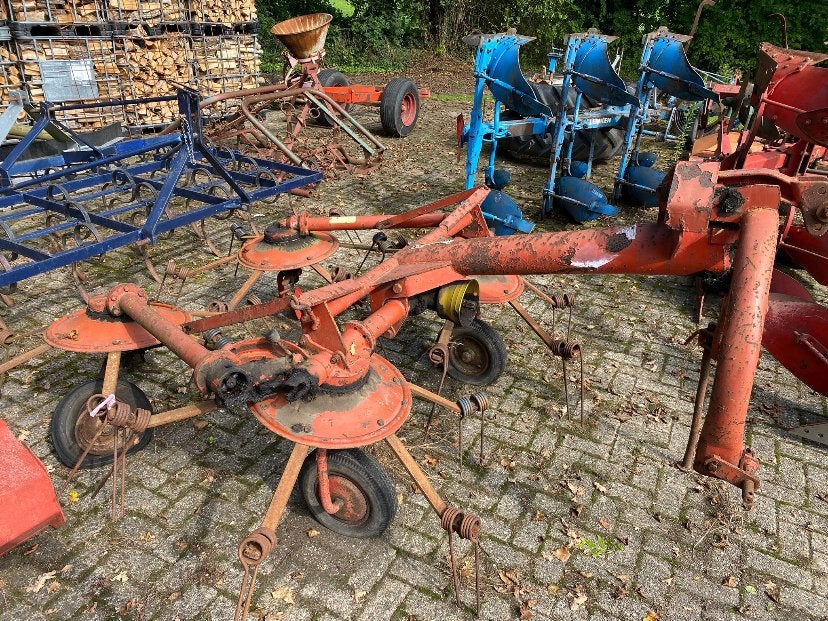 Kuhn achudder Lemken vorenpakker nalooprol ondergronders, Ophalen, Grondbewerking