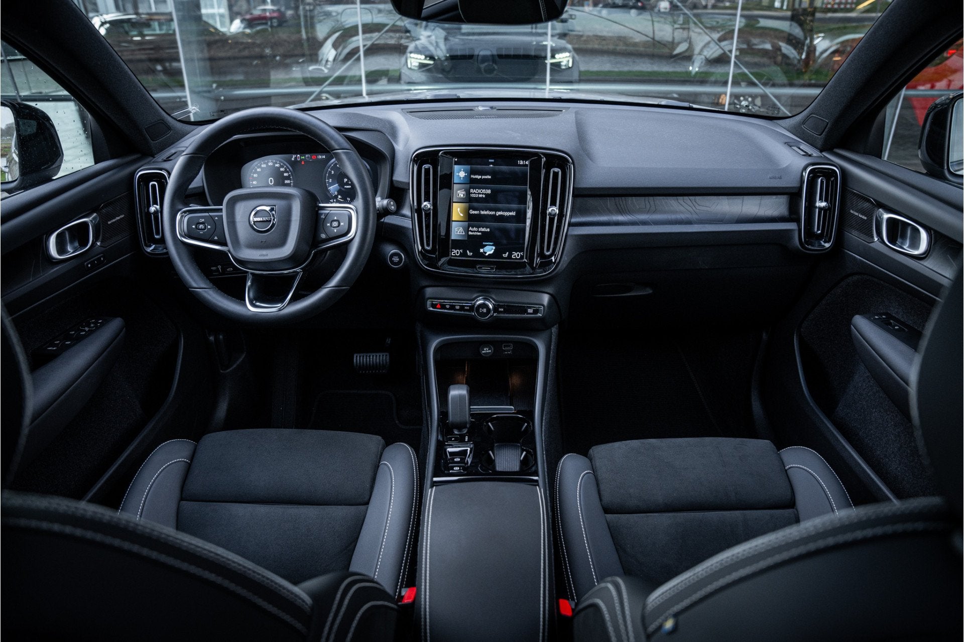 Volvo XC40 T4 Recharge Ultimate Dark * Panodak * Harman/Kard, Auto's, 12 maanden, Gebruikt, Zwart, Bedrijf