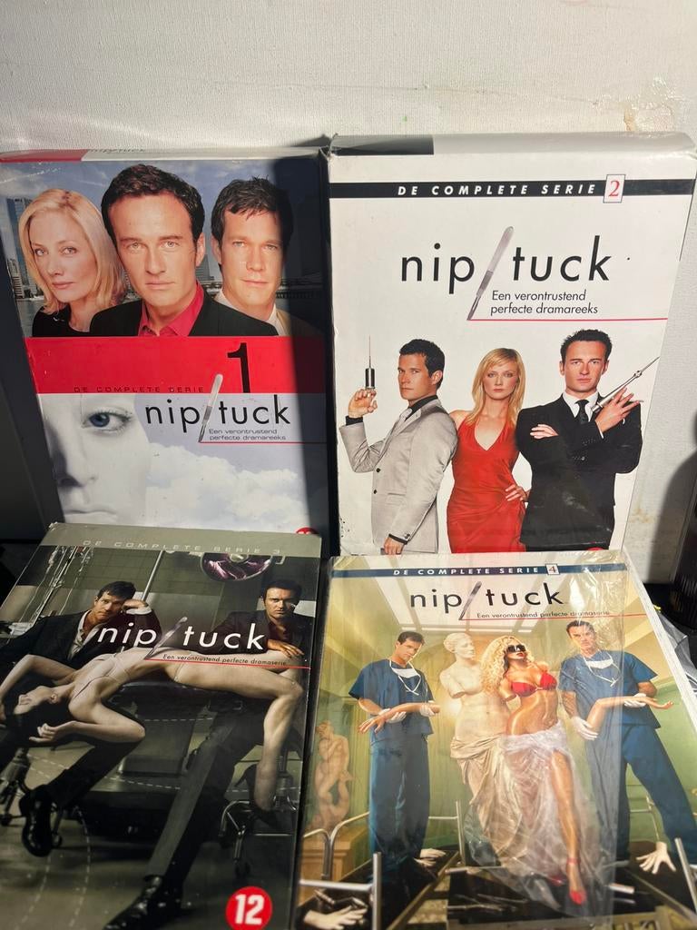Set Seizoenen 1 t/m 5 van de Amerikaanse dramaserie Nip/Tuck, Vanaf 12 jaar, Ophalen of Verzenden, Zo goed als nieuw
