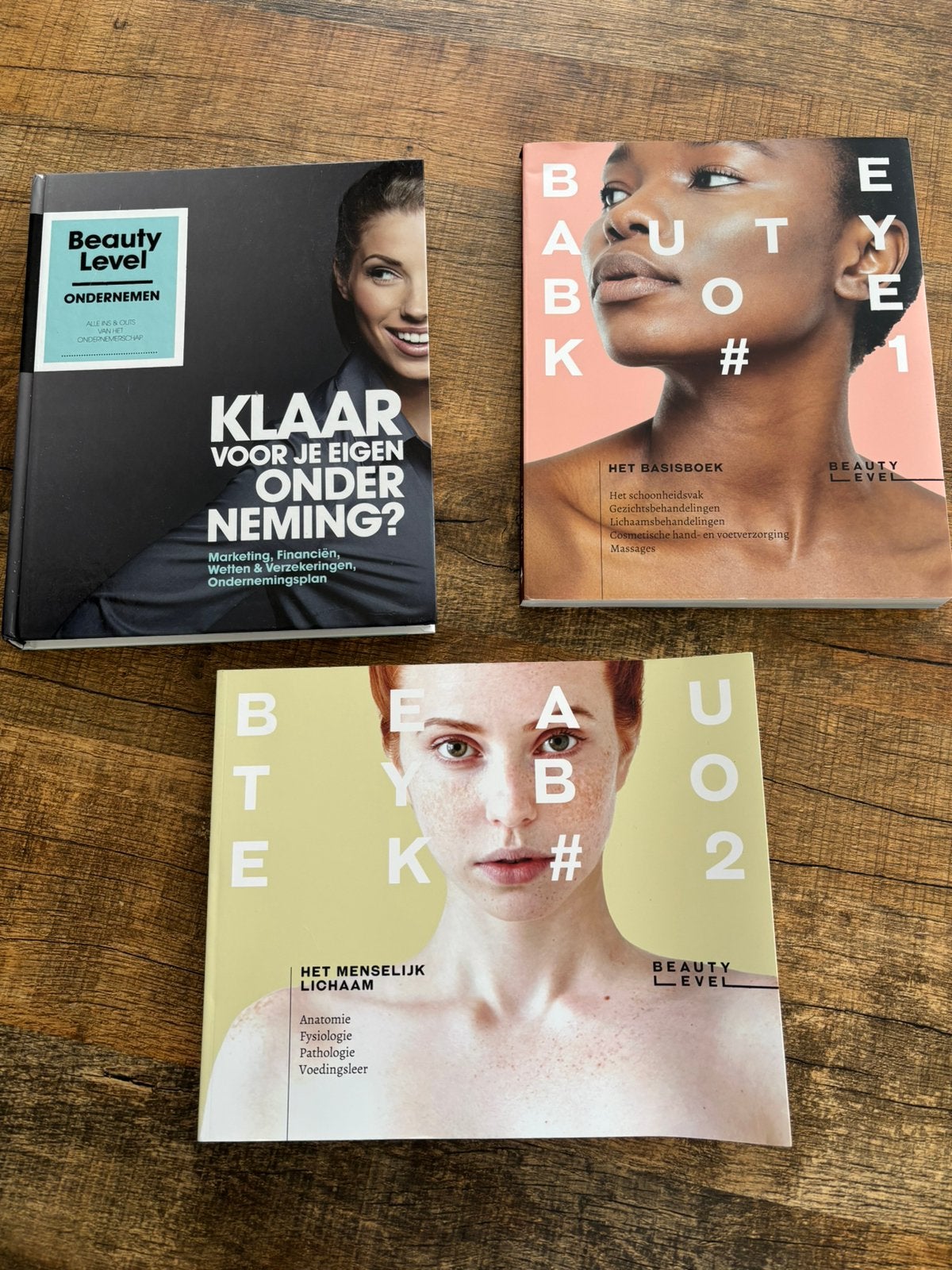 Studieboeken: allround schoonheidsspecialist MBO4, Ophalen of Verzenden, Zo goed als nieuw, Overige niveaus, Nederlands
