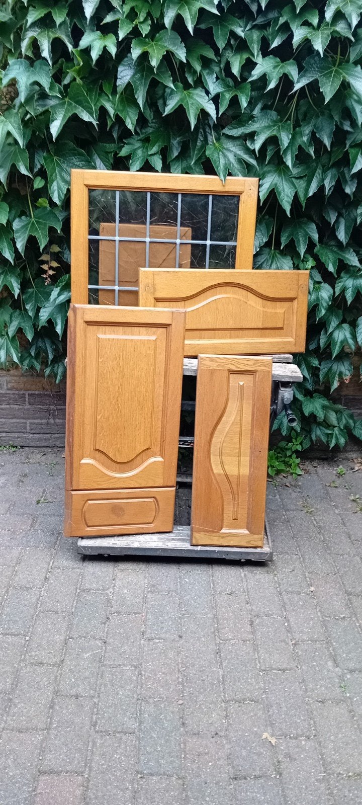Diverse houten keukenkastdeuren en raamkozijn, Huis en Inrichting, Minder dan 50 cm, Gebruikt, Bruin, Ophalen of Verzenden