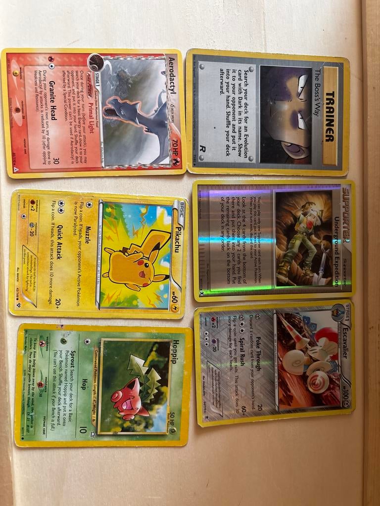 Pokémon Kaarten Collectie - Aerodactyl, Pikachu, Hoppip, Ophalen of Verzenden, Zo goed als nieuw, Meerdere kaarten