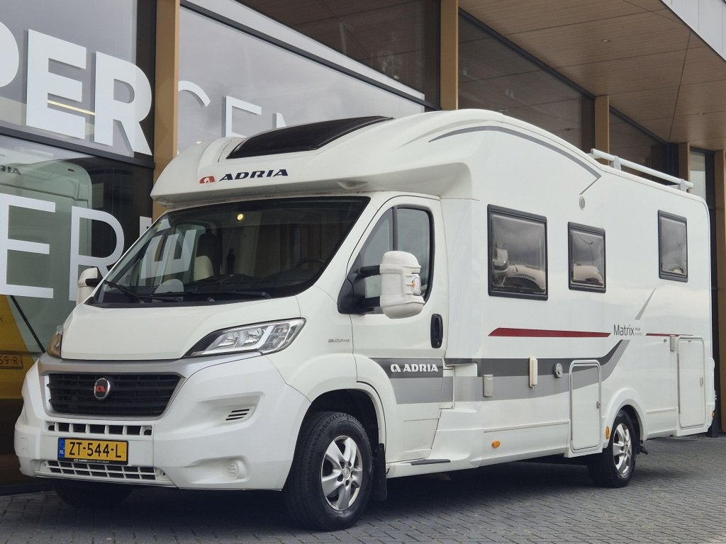 Adria Matrix Plus 670 SC, Afzuigkap, Standaard zit, Ringverwarming, Fiat