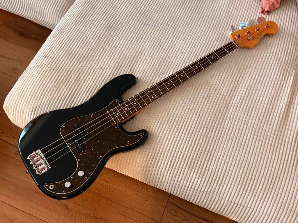 Fender Precision Japan (Jazz nek, lichtgewicht), Muziek en Instrumenten, Snaarinstrumenten | Gitaren | Bas, Ophalen, Zo goed als nieuw