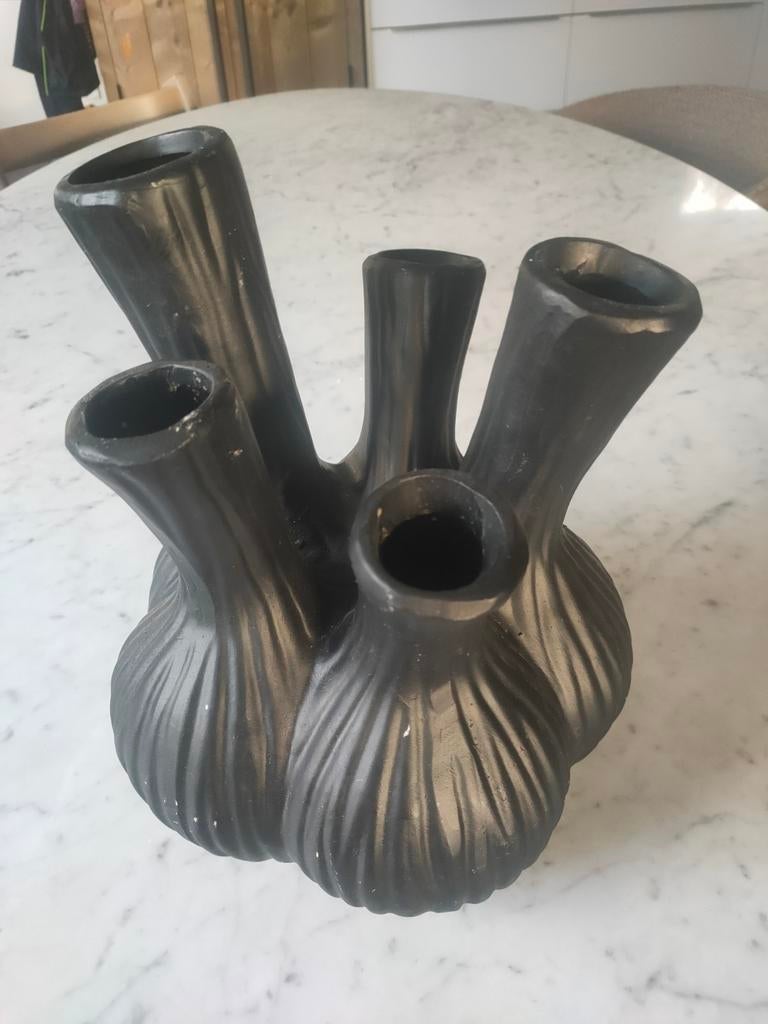 Mooie keramiek tulpenvaas mat-zwart, Huis en Inrichting, Woonaccessoires | Vazen, Ophalen of Verzenden, Zwart, Minder dan 50 cm
