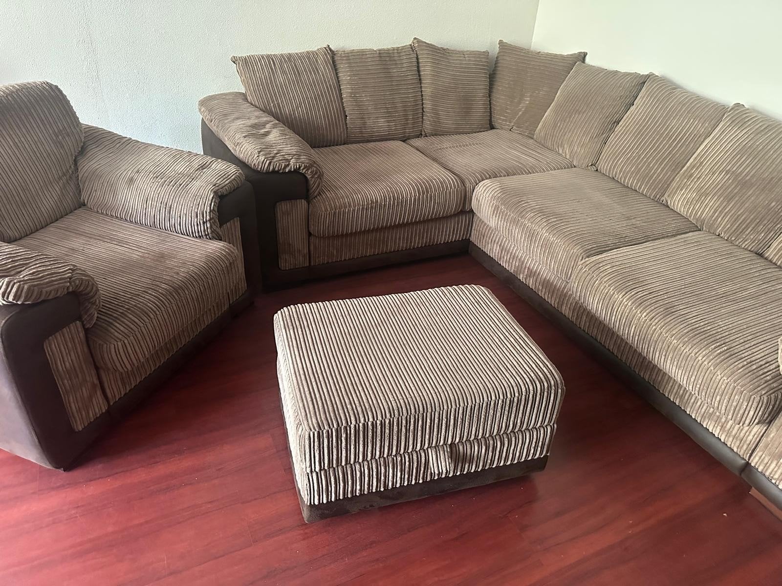 Comfortabele Hoekbank met Opbergpoef - Bruin Ribstof, Modern, Comfortabel, Gebruikt, 125 cm of meer, 125 cm of meer