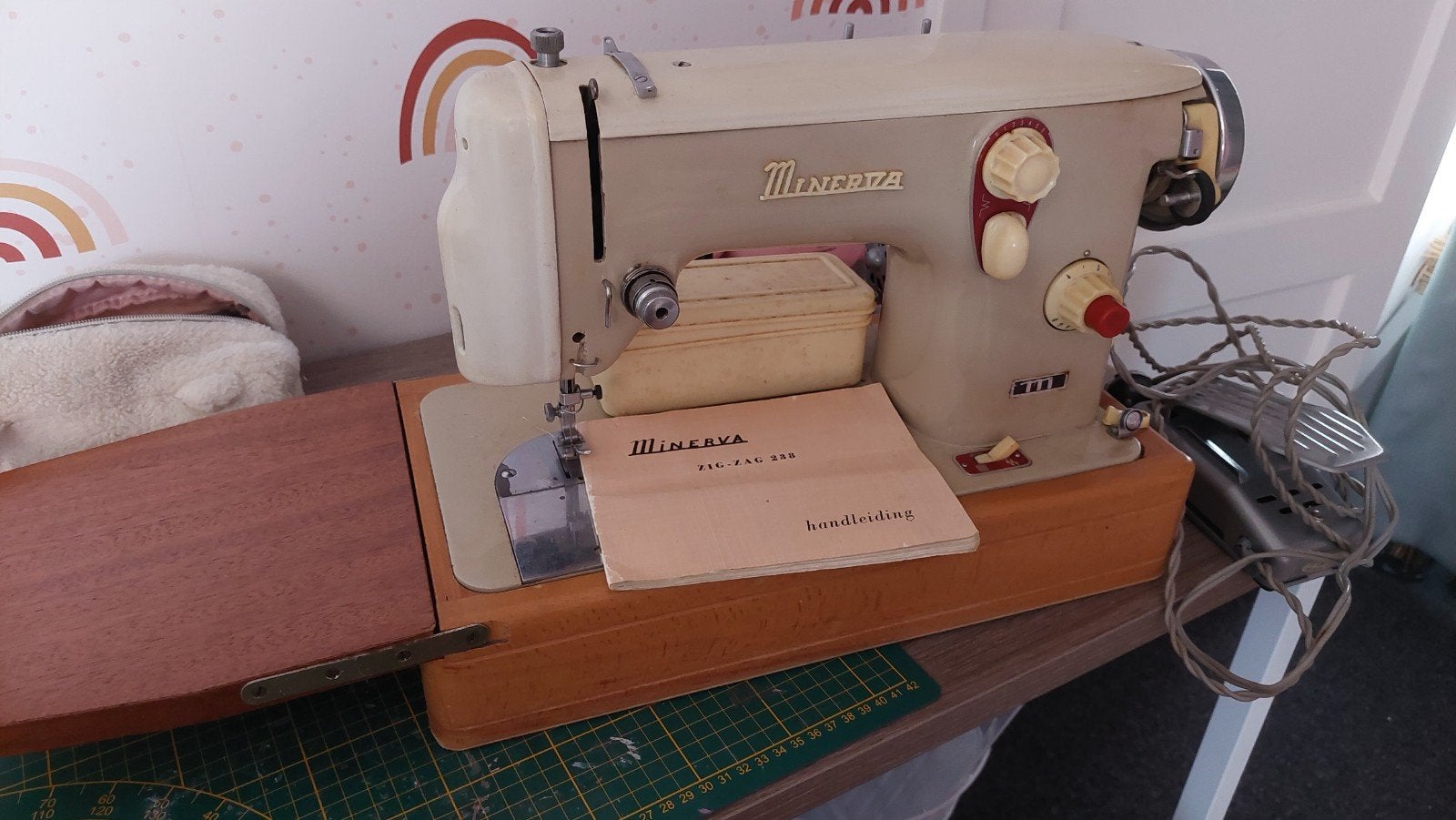 Vintage Minerva Naaimachine met Koffer en Handleiding, Antiek en Kunst, Antiek | Naaimachines, Ophalen