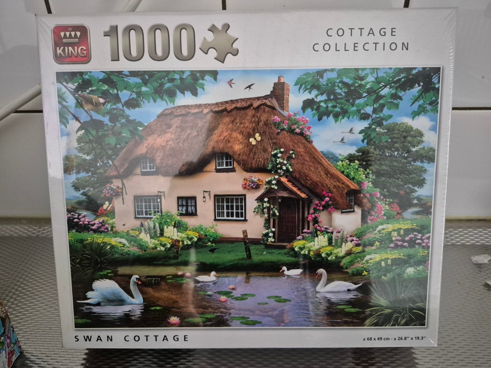 King Legpuzzel 1000 stukjes - Swan Cottage, Hobby en Vrije tijd, Ophalen of Verzenden, 500 t/m 1500 stukjes, Nieuw, Legpuzzel