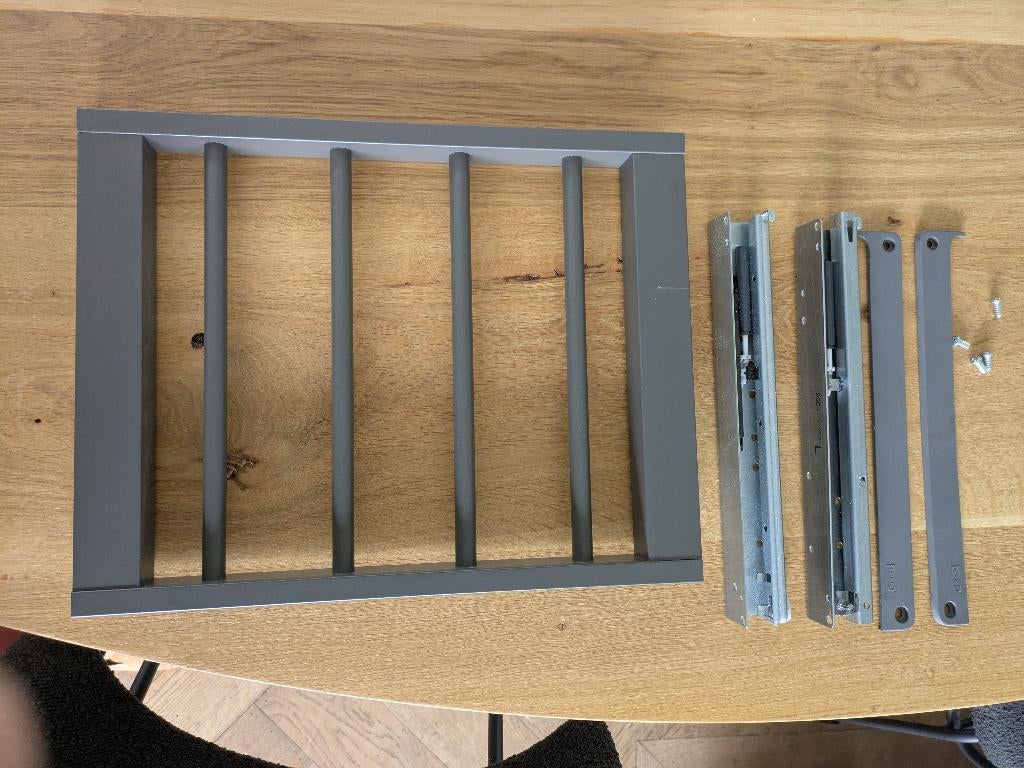 Komplement uittrekbare broekhanger donkergrijs 50x35 cm, Huis en Inrichting, Kasten | Kledingkasten, Overige houtsoorten, Zo goed als nieuw