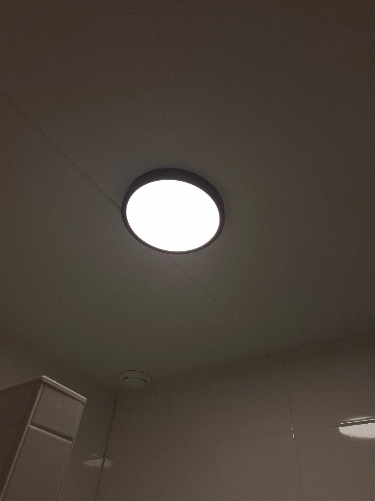 Moderne badkamerlamp - Zo goed als nieuw, Wit, Waterbestendig, Ophalen of Verzenden, Zo goed als nieuw